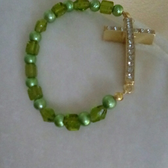 Beautiful Green Stretch Bracelet (NWOT) - Picture 2 of 2